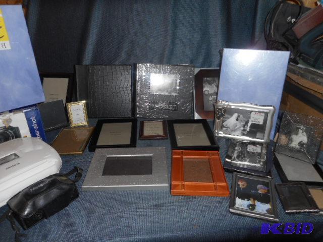 lot 83 image: Cannon, Sony, Minolta