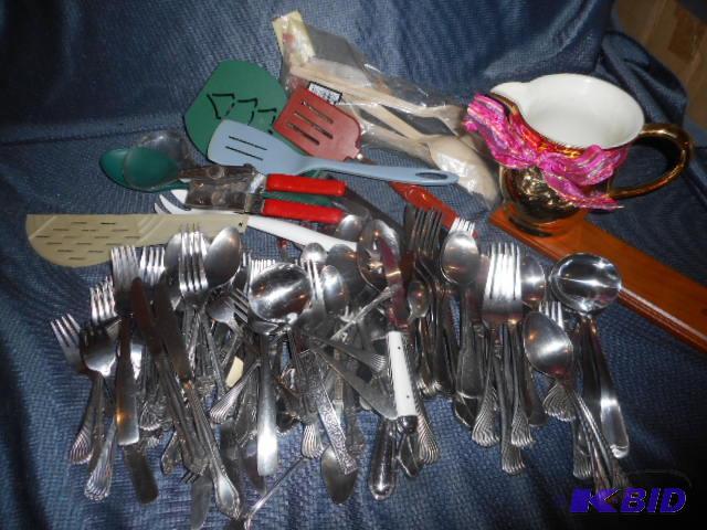 lot 96 image: Silverware