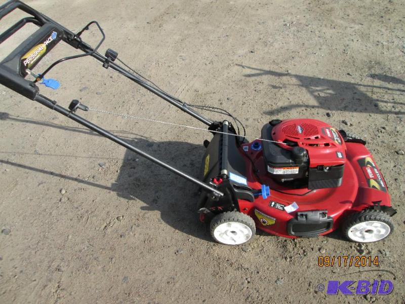 lot 17 image: Toro 6.75HP Self-Propelled Lawn Mower, Runs &...