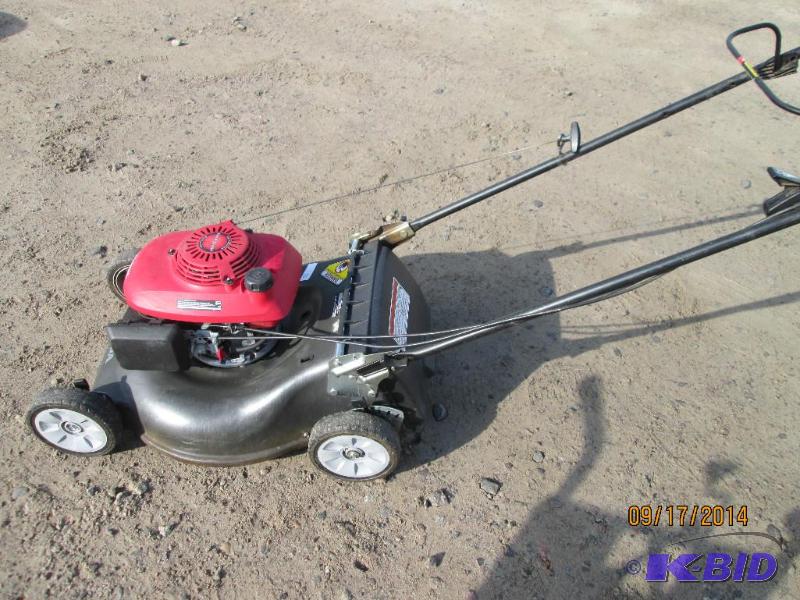 lot 18 image: Toro 21" Puch Mower, Runs & Operates...