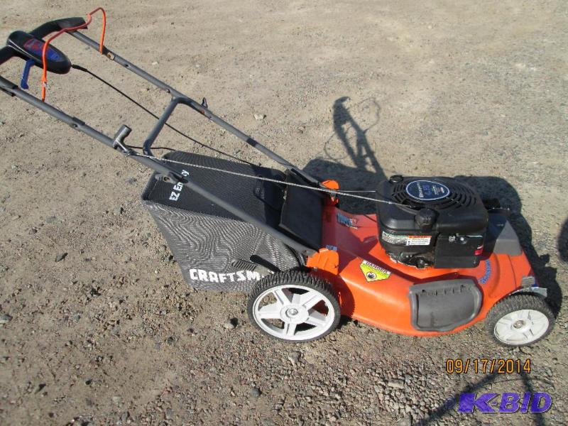 lot 24 image: Huaqvarna 6.75HP Self-Propelled 21" Lawn...