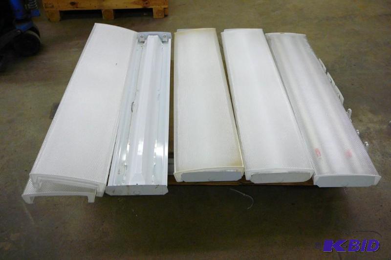 4 florescence light fixtures with covers 4 l...