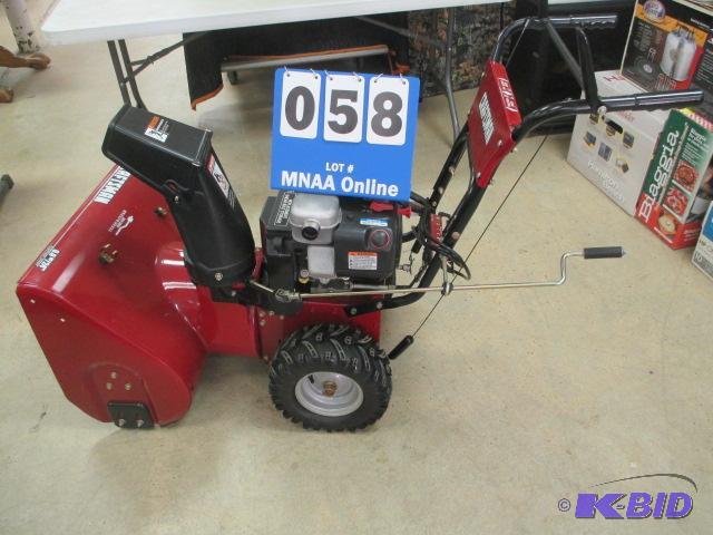 lot 00058 image: Like New Craftsman snow blower