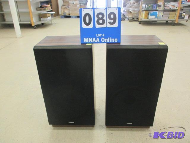 lot 00089 image: 2 Fisher Speakers