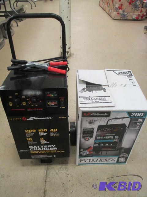 lot 14 image: Battery Charger by Schumacher
