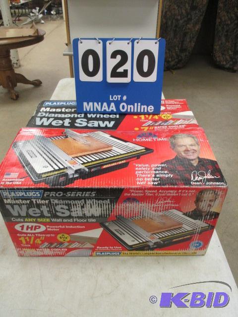 lot 20 image: Wet Saw New In Box