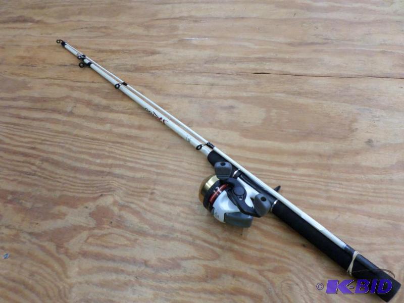 lot 114 image: South Bend 2-Piece Rod & Reel...