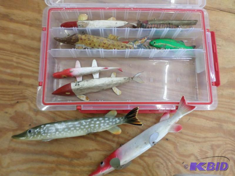 lot 15 image: Tackle Tray Full Of Various Vintage Spearing ...