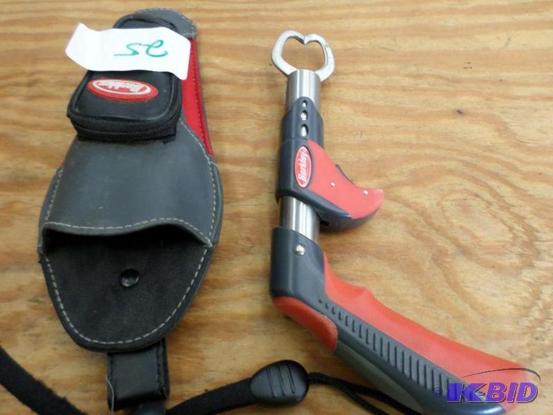 lot 25 image: Berkley Fish Grabber With Sheathe...