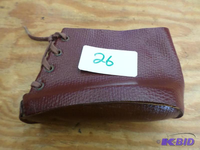 lot 26 image: Lace-On Shotgun But Pad...
