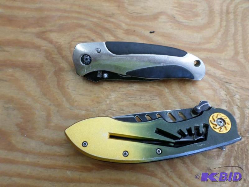 lot 28 image: (2) Pocket Knives...