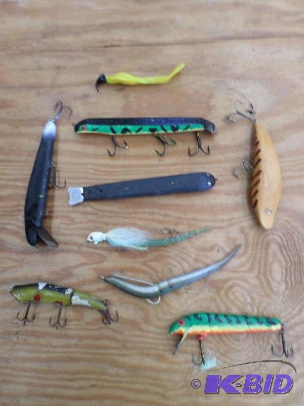 lot 31 image: Lot Of Vintage Muskie Lures...