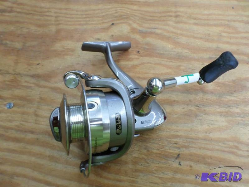 lot 34 image: Bass Pro Shops PQ4000 Reel...