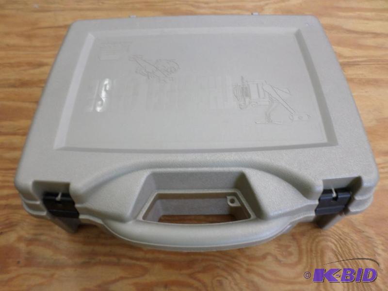 lot 4 image: Plano &quotThe Reel Case" Hard-Sided Re...