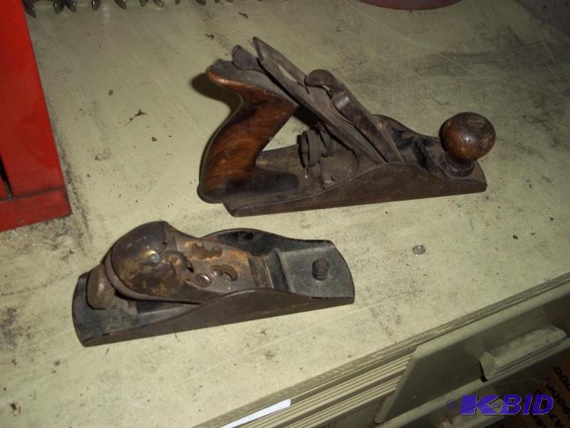2 wood planes...