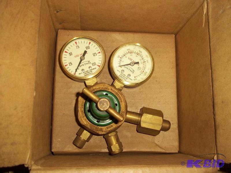 Smiths Oxygen Regulator H-713 (new in box)...