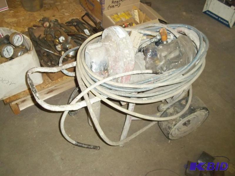 Binks Airless paint sprayer wth 2 guns and pa...