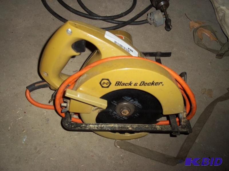 Black n Decker 5.5&quot Circular saw (works)...