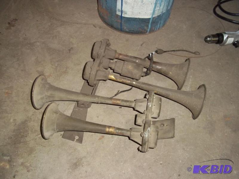 2 sets of air horns...