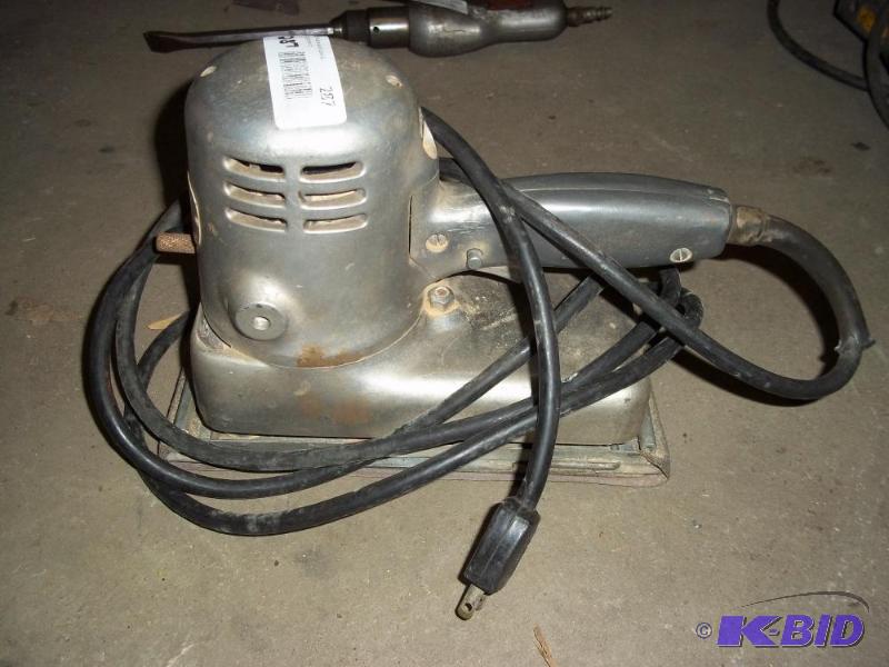Black and Decker sander   Consignor states wo...