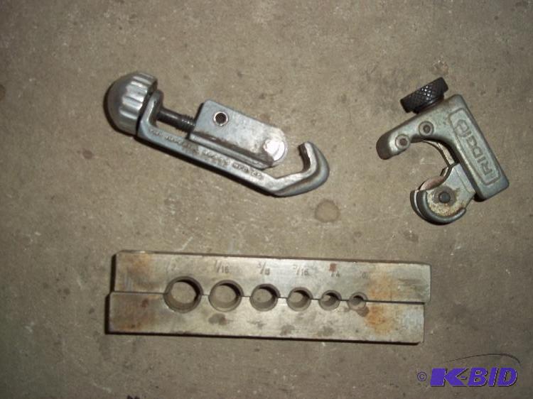 Flaring block and 2 tubing cutters...