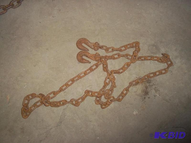 Chain with 2 hooks...