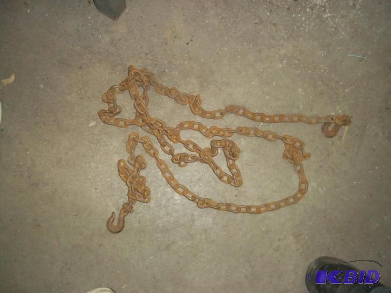 Chain with 2 hooks...