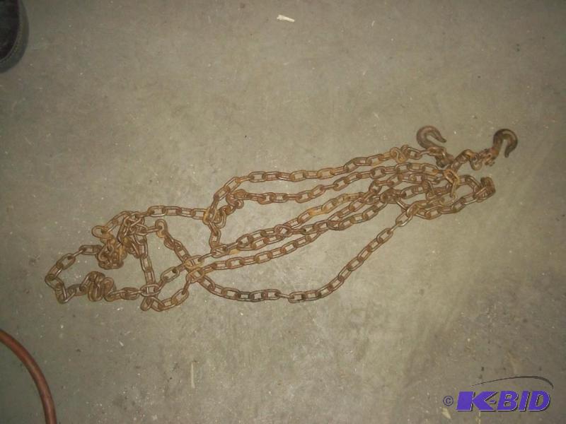 Chain with 2 hooks...