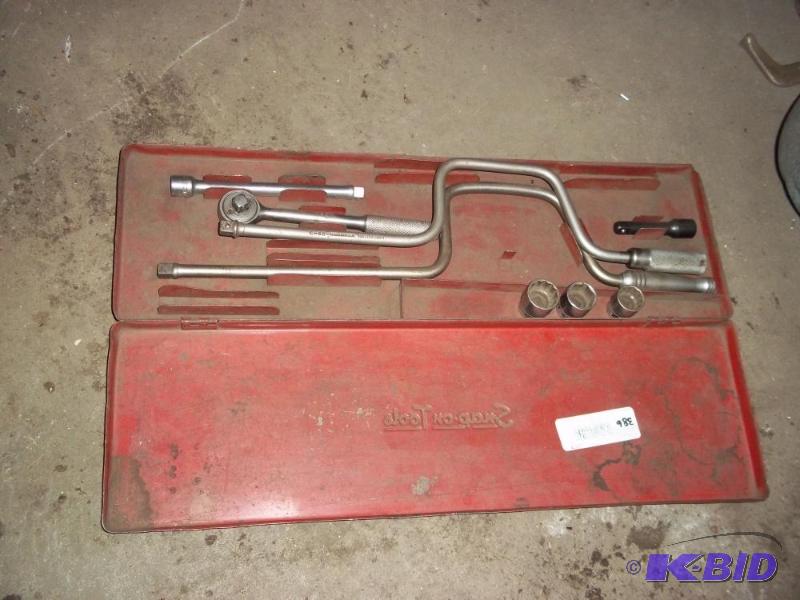 Snap on Socket Case   Includes some 38 in dr...
