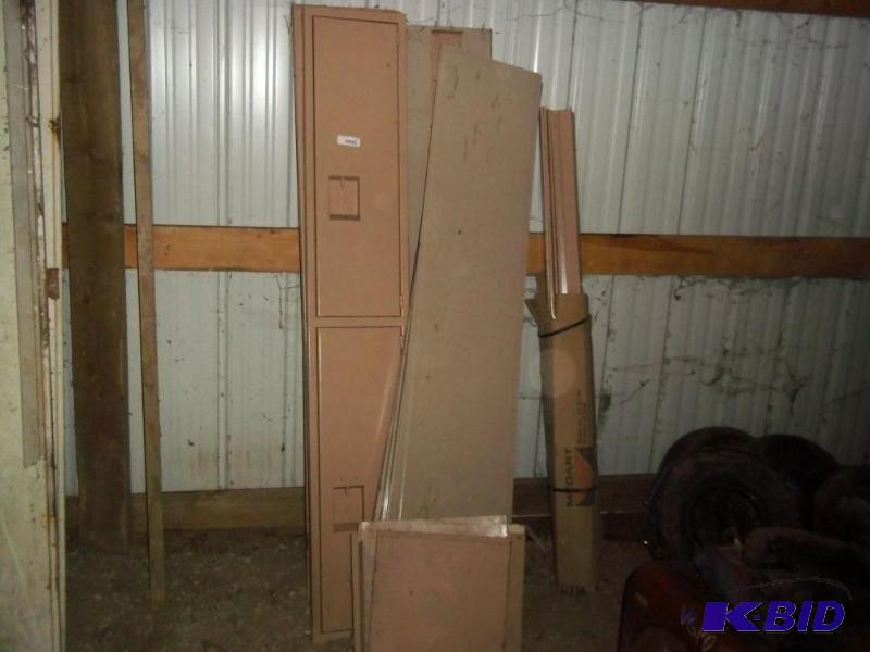 5 Metal lockers...