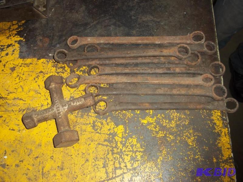 Square plug wrench, box end wrenches...