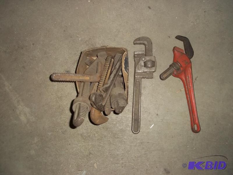 Pipe wrenches with extra jaws...