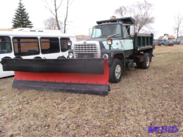 lot 2 image: 1985 Ford L8000 Plow Truck