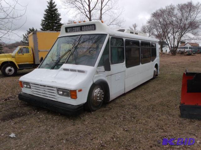 lot 3 image: 1987 Orion Shuttle Bus