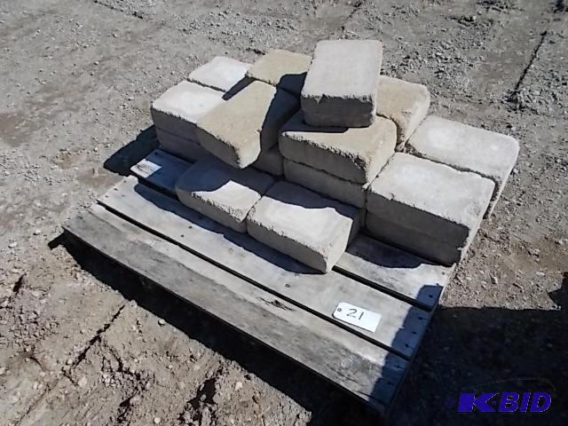 Approx. (15) Interlock Tapered Wall Block, 12...