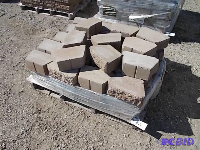 Approx. (69) Anchor Aspen Wall Block, Sand...