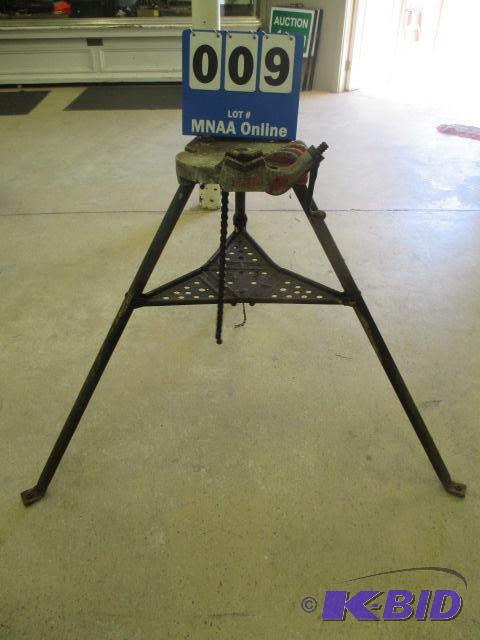 lot 00009 image: Ridged Tristand   #450