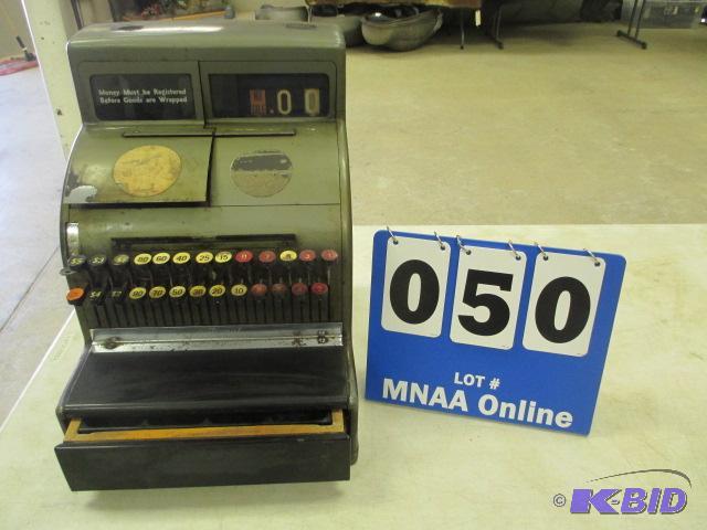lot 50 image: Vintage cash register
