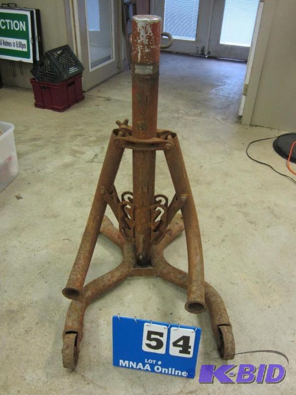 lot 54 image: Bumper jack