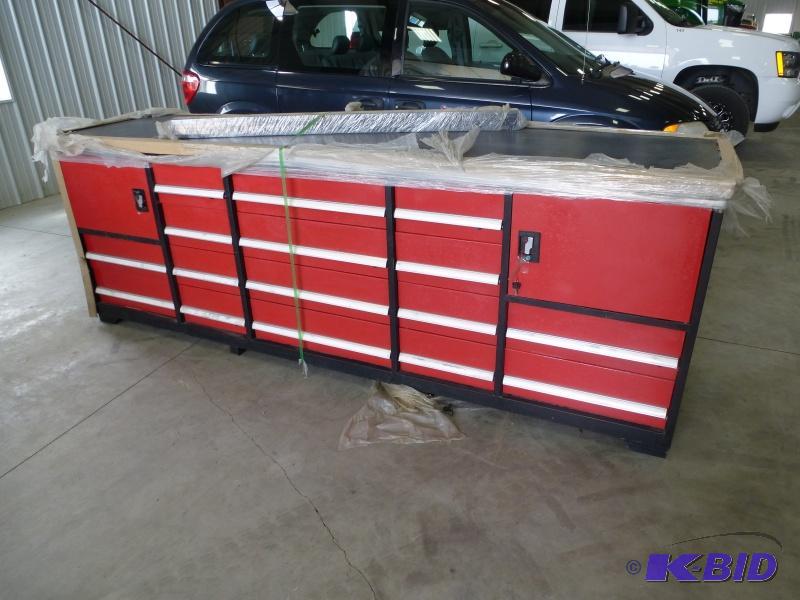 New Tool Rollaway Measures 9 12 long x 32&...