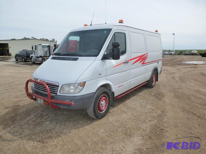 2006 Freight liner Sprinter Diesel Cargo Van...