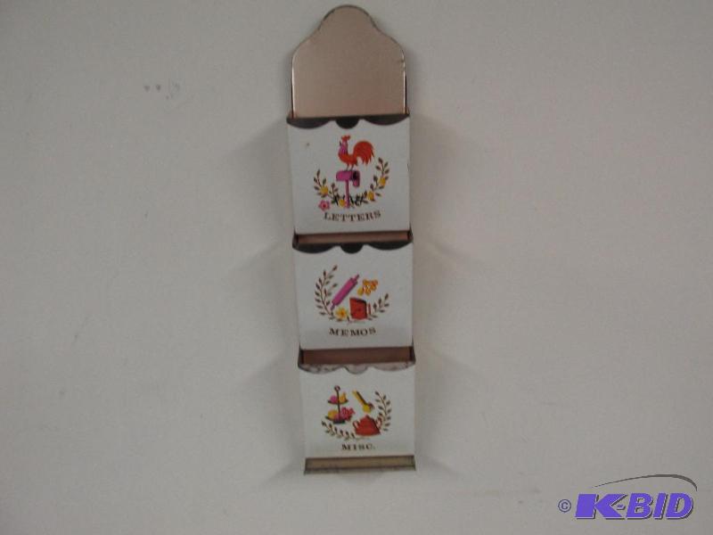 lot 11 image: Vintage Kitchen Organizer