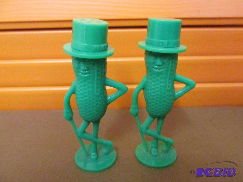 lot 111 image: Vintage Mr Peanut Salt and Pepper - Green