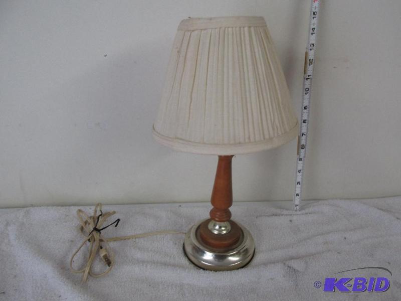 lot 123 image: Cute Little Wood (with metal base) Lamp