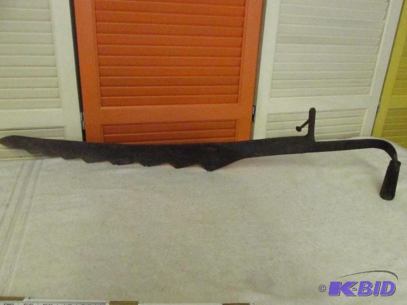 lot 124 image: Vintage, Collectible Bale Saw