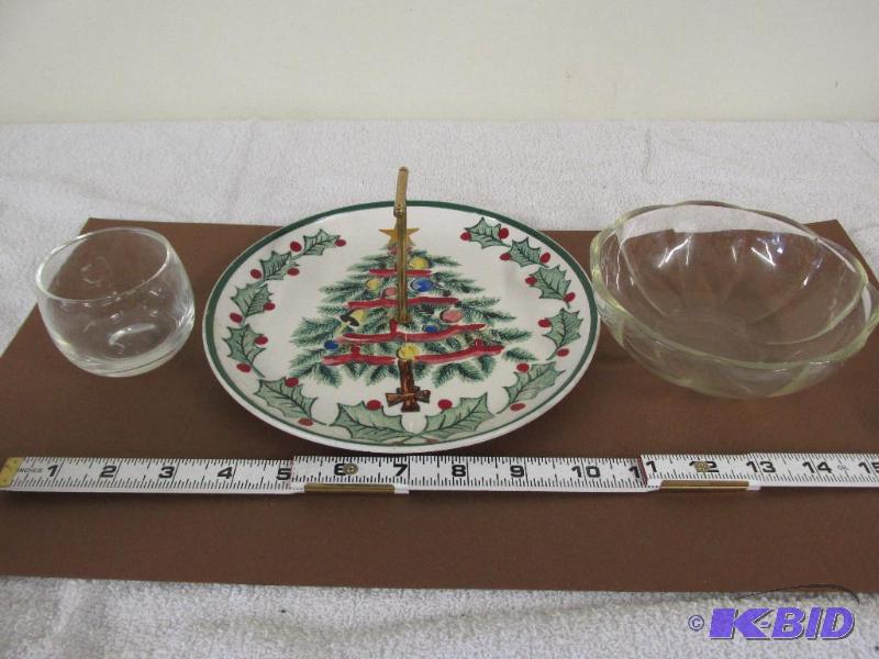lot 23 image: Two Glass Bowls and a Vintage Lefton Xmas Plate with Handle.