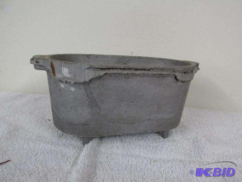 lot 36 image: Unfinished Cast Aluminum Pot