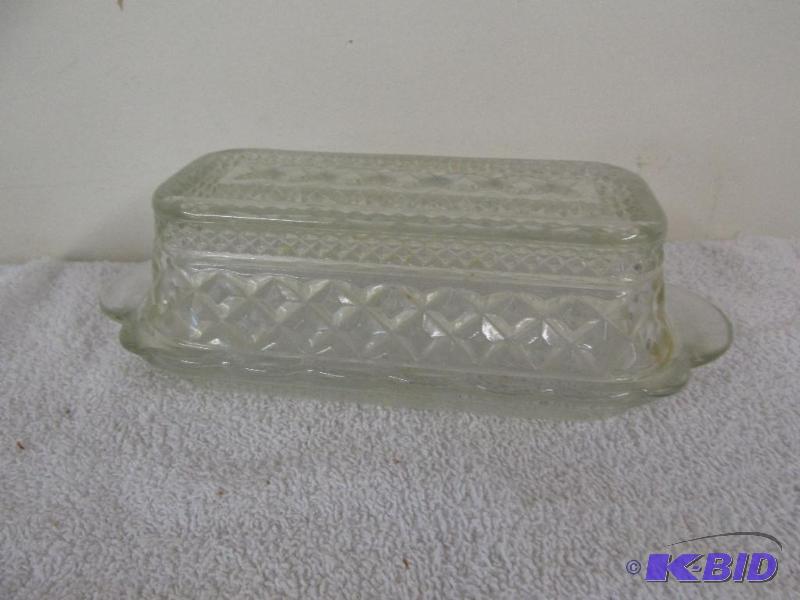 lot 39 image: Vintage Covered Glass Butter Dish.