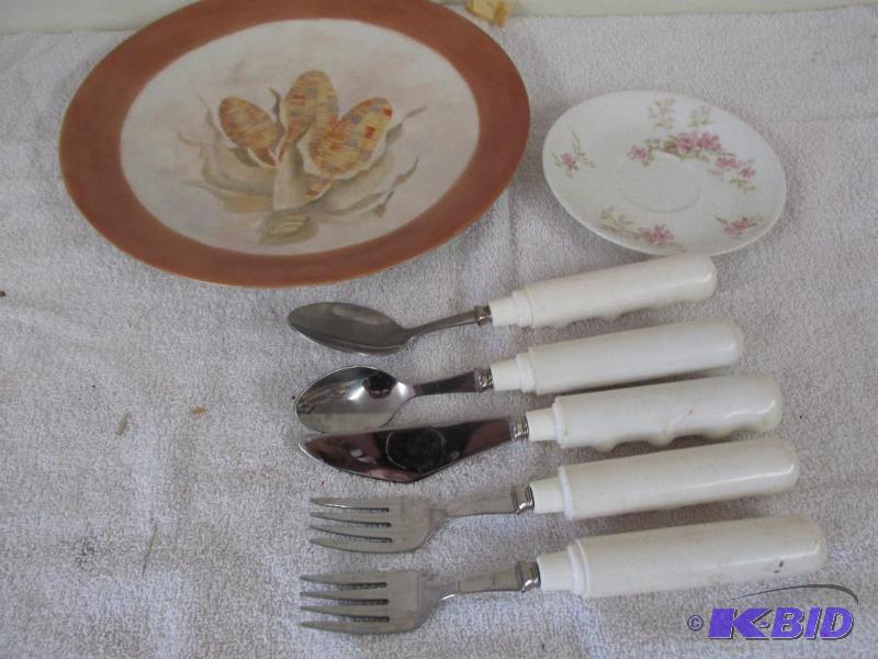 lot 64 image: Large Handles Flatware.