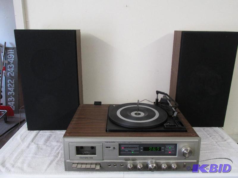 lot 75 image: Realistic Stereo Phono, Cassette, AMFM Tuner, AND 2 Speakers -- It all works